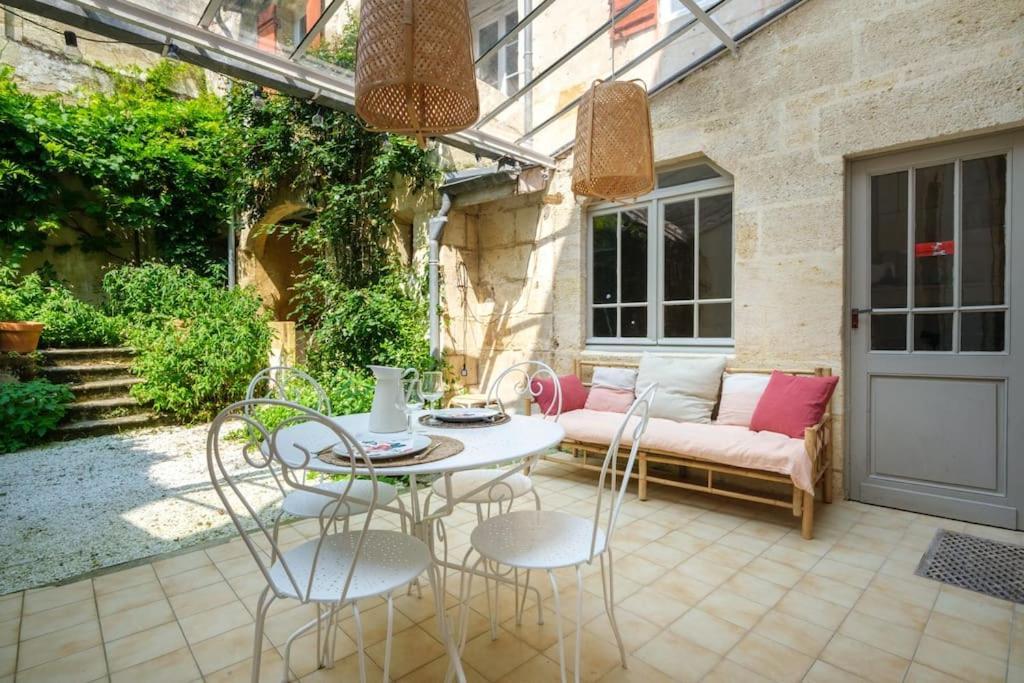 Appartement Avec Son Patio Dans Centre Historique De Bourg Kültér fotó