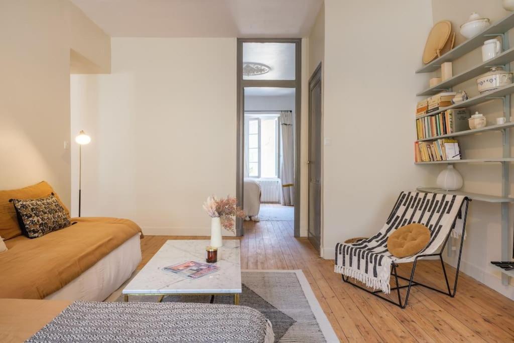 Appartement Avec Son Patio Dans Centre Historique De Bourg Kültér fotó