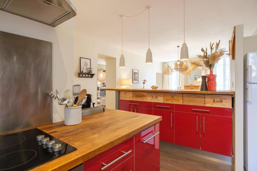 Appartement Avec Son Patio Dans Centre Historique De Bourg Kültér fotó